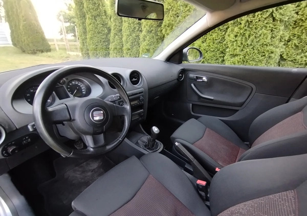 Seat Ibiza cena 9900 przebieg: 200000, rok produkcji 2006 z Leszno małe 37